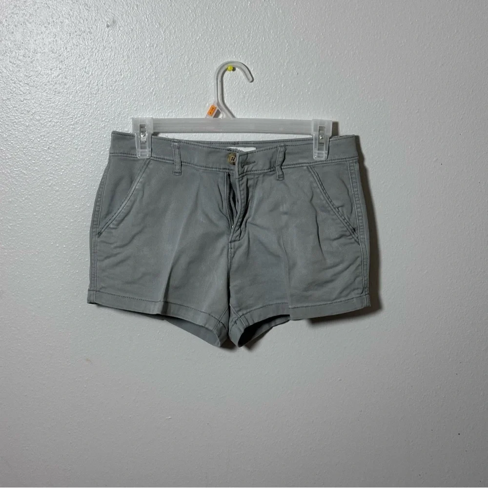 Abercrombie & Fitch Women Casual‎ Gray Shorts size 2